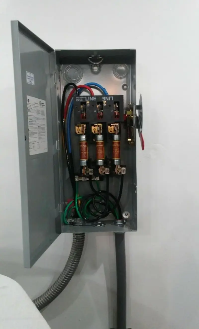Three-phase disconnect switch installed for Electrical Wiring & Rewiring in Ste. Genevieve